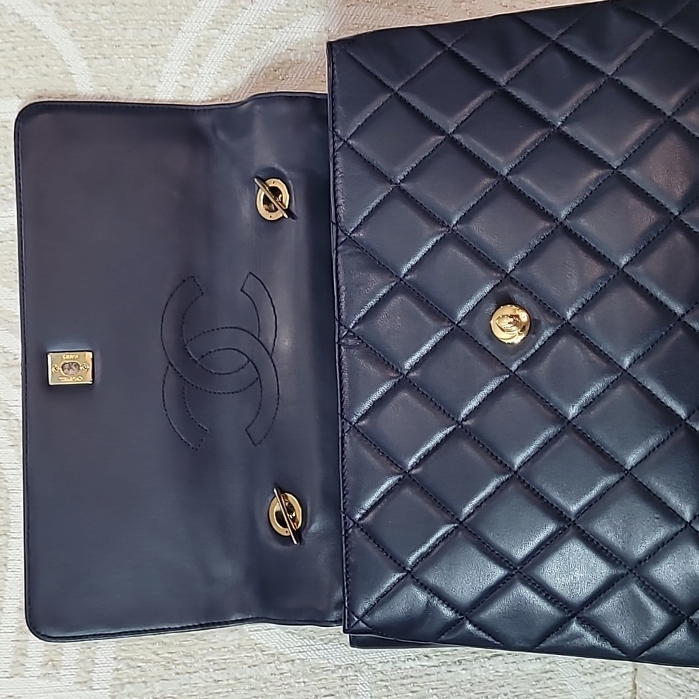 Chanel Trendy CC Large Navy Quilted Shoulder Bag - Picture 10 of 14